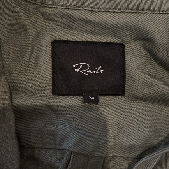 Rails Button Up - Picture 2 of 3